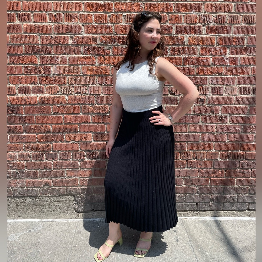 t tahari black pleated midi skirt sz M